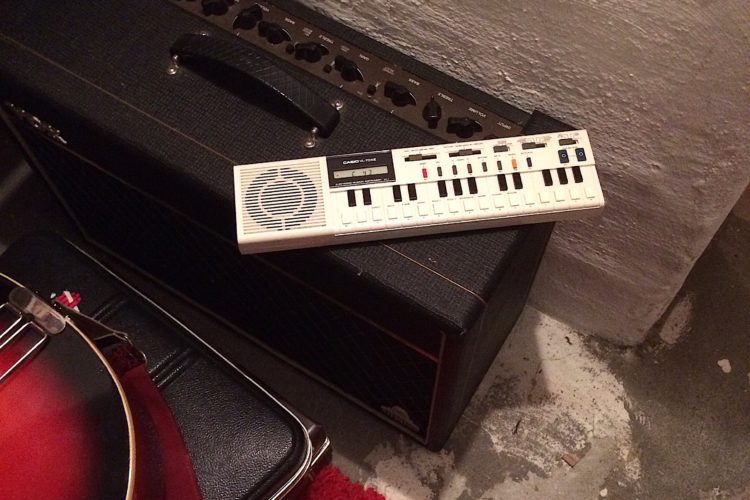 80er Jahre Kult-Synthi Casio VL-1 mit VOX AC30