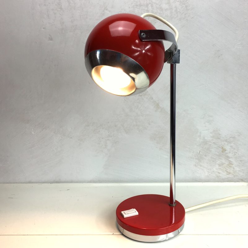 Space Age Schreibtischlampe Rot Kugellampe in Funktion