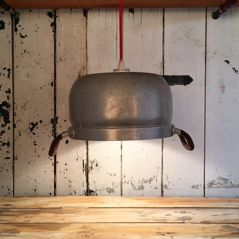Upcycling Hängelampe Tischleuchte Alu Kochtopf beleuchtet
